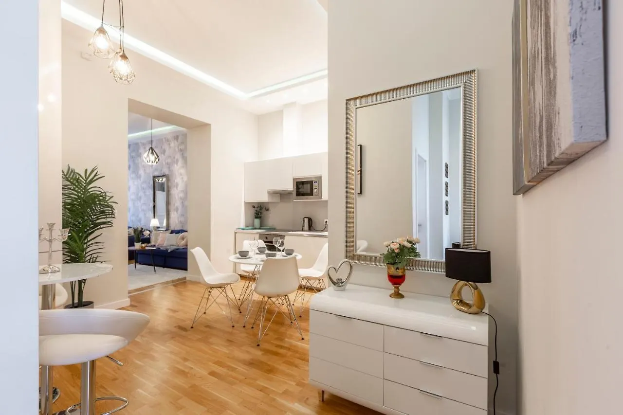 Luxury Quentin Apartment 3 Bedrm, 2 Bathrm Budapest 0*,