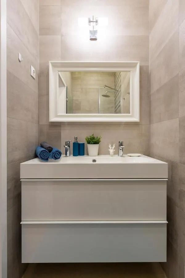 Luxury Quentin Apartment 3 Bedrm, 2 Bathrm Budapest