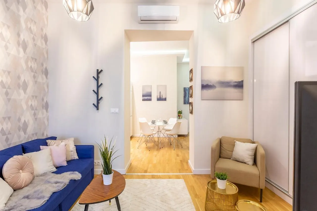 Luxury Quentin Apartment 3 Bedrm, 2 Bathrm Budapest