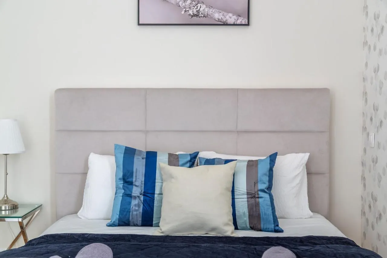Luxury Quentin Apartment 3 Bedrm, 2 Bathrm Budapest