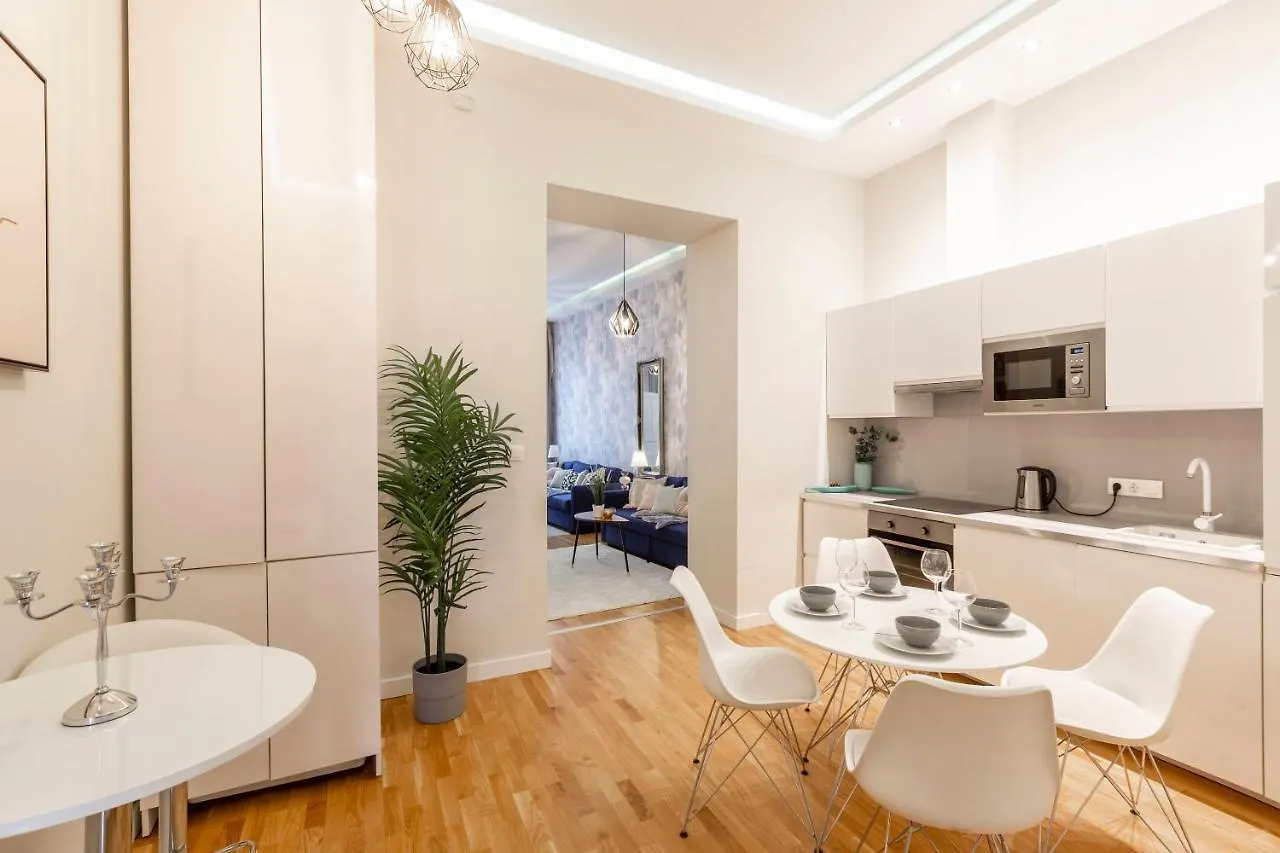 Luxury Quentin Apartment 3 Bedrm, 2 Bathrm Budapest Hungary