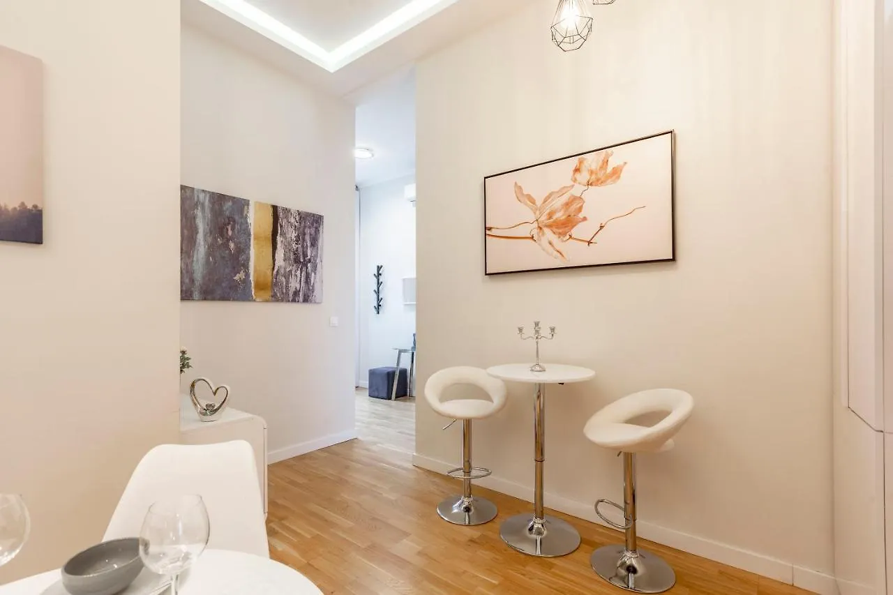 Luxury Quentin Apartment 3 Bedrm, 2 Bathrm Budapest