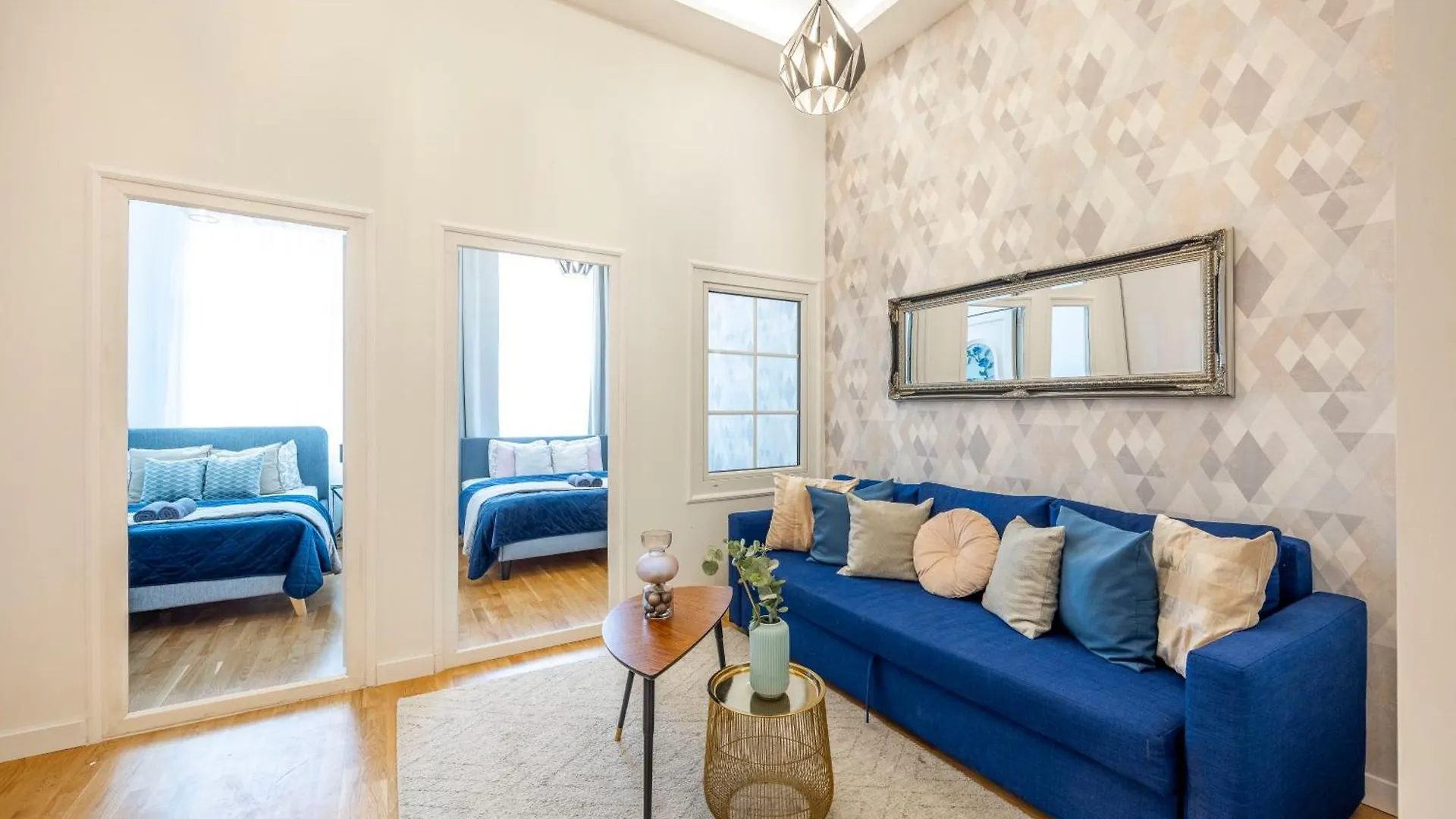 Luxury Quentin Apartment 3 Bedrm, 2 Bathrm Budapest