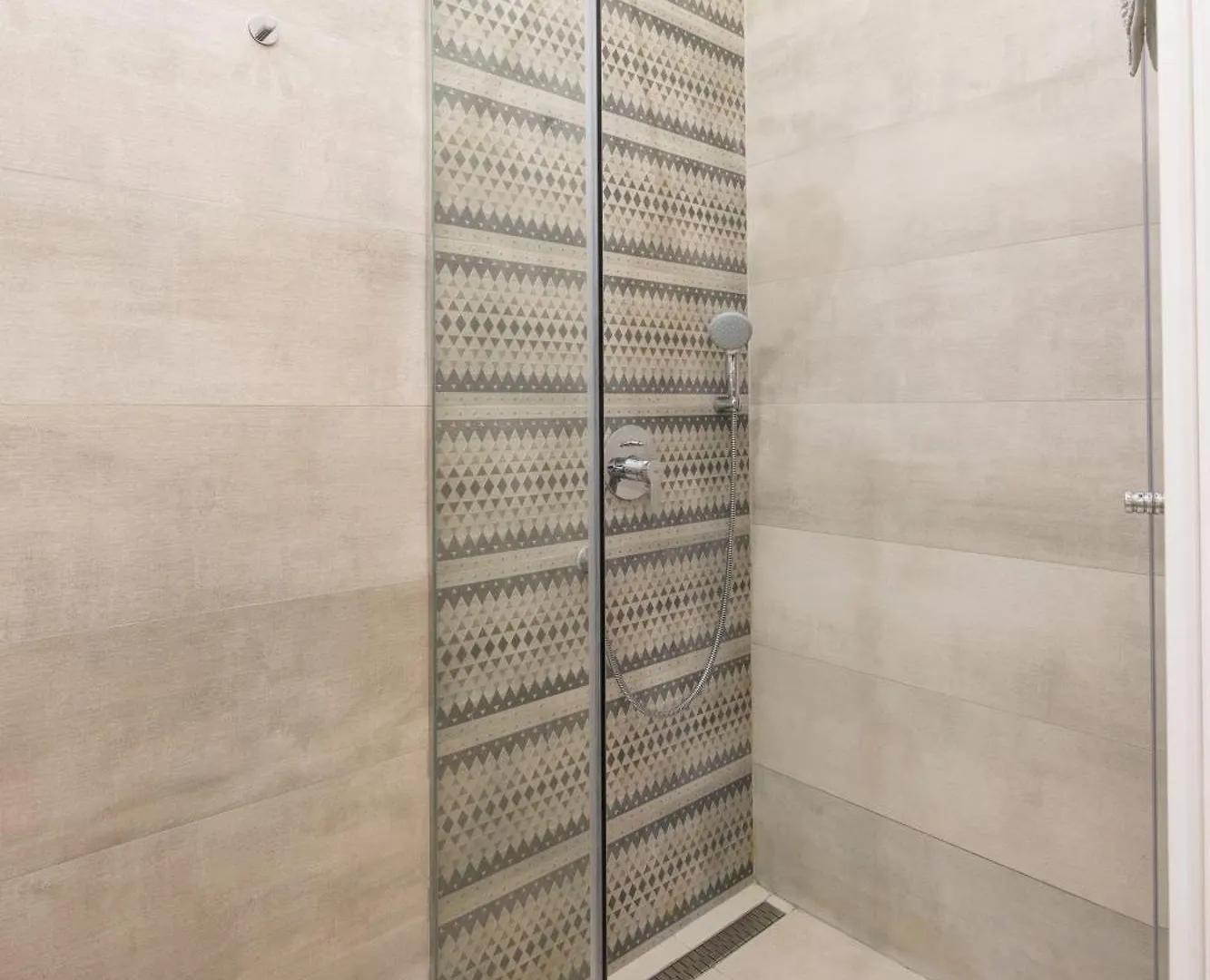 Luxury Quentin Apartment 3 Bedrm, 2 Bathrm Budapest Hungary