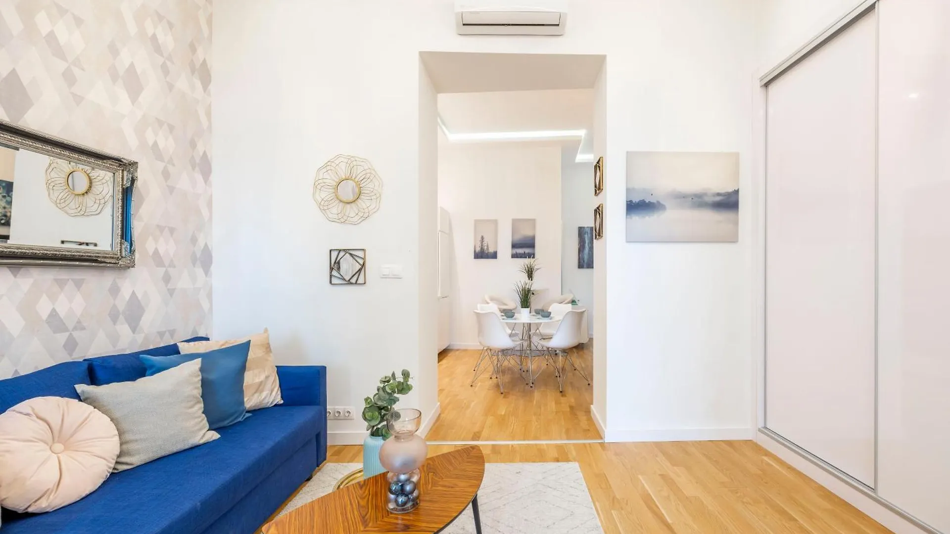 Luxury Quentin Apartment 3 Bedrm, 2 Bathrm Budapest