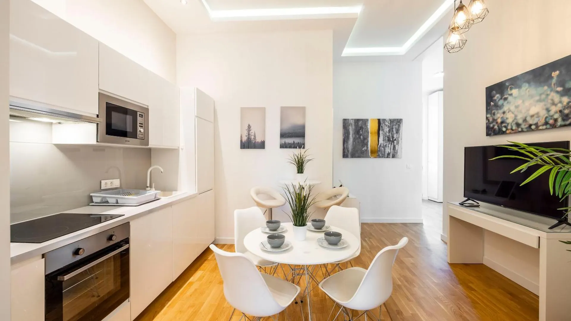 Luxury Quentin Apartment 3 Bedrm, 2 Bathrm Budapest