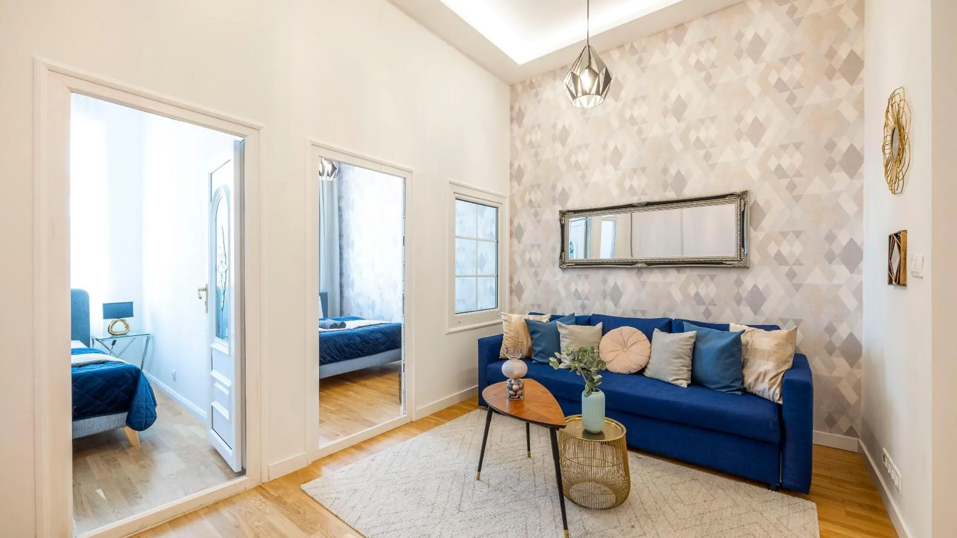 Luxury Quentin Apartment 3 Bedrm, 2 Bathrm Budapest
