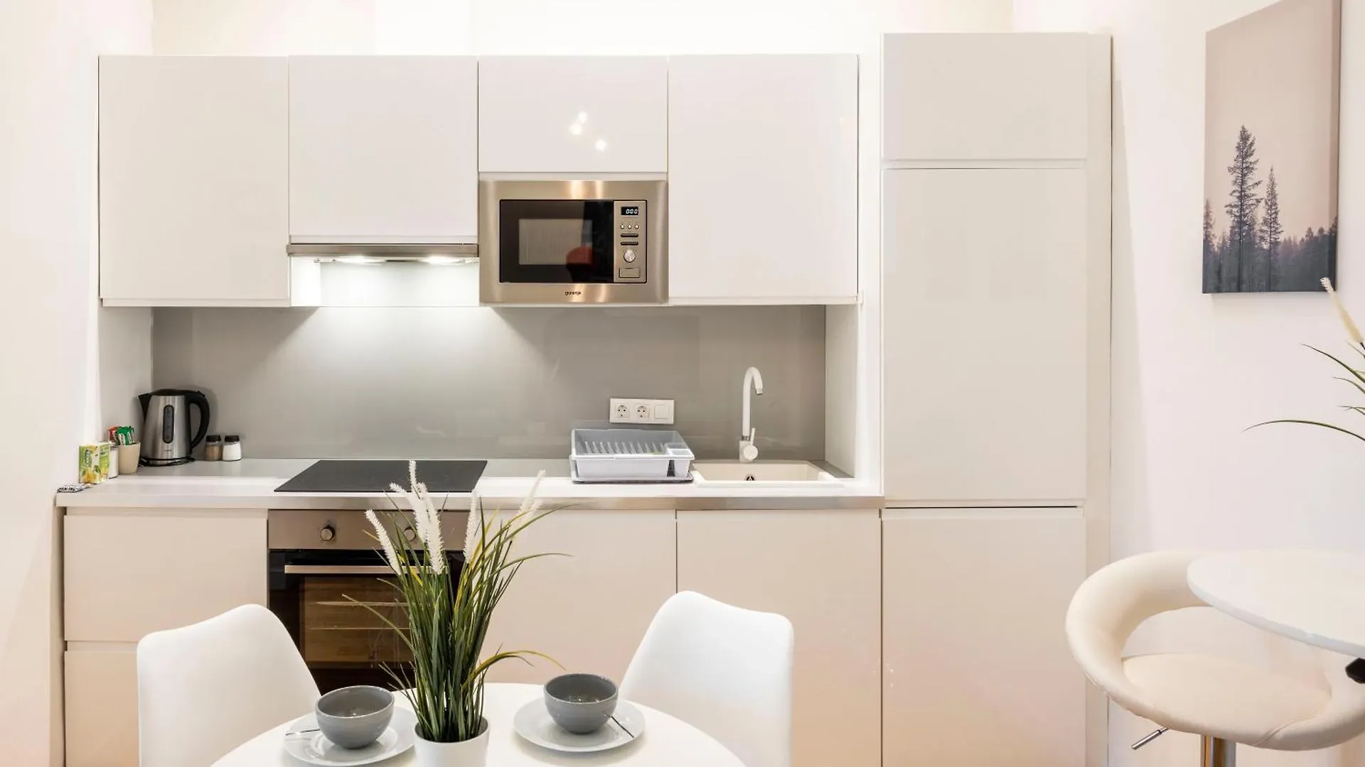 Luxury Quentin Apartment 3 Bedrm, 2 Bathrm Budapest