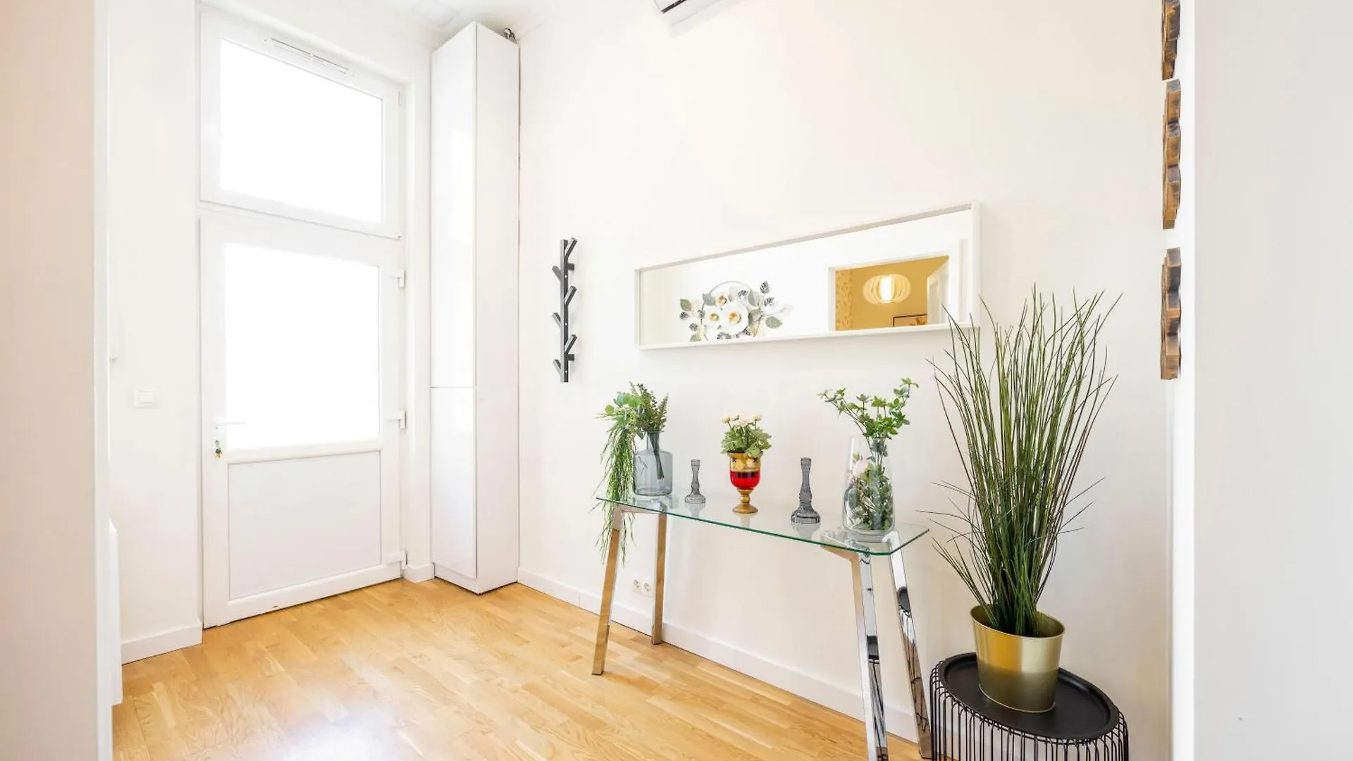 Luxury Quentin Apartment 3 Bedrm, 2 Bathrm Budapest 0*,  Hungary