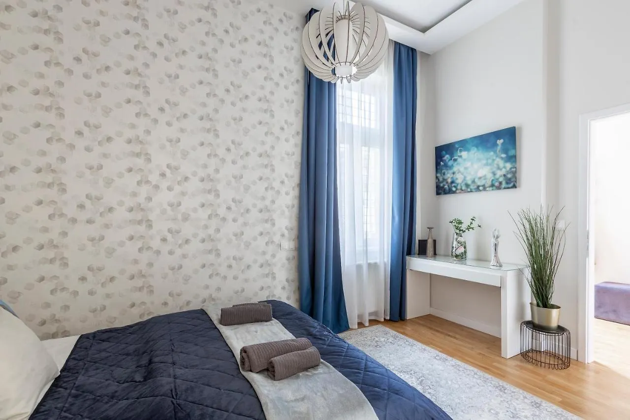 Luxury Quentin Apartment 3 Bedrm, 2 Bathrm Budapest