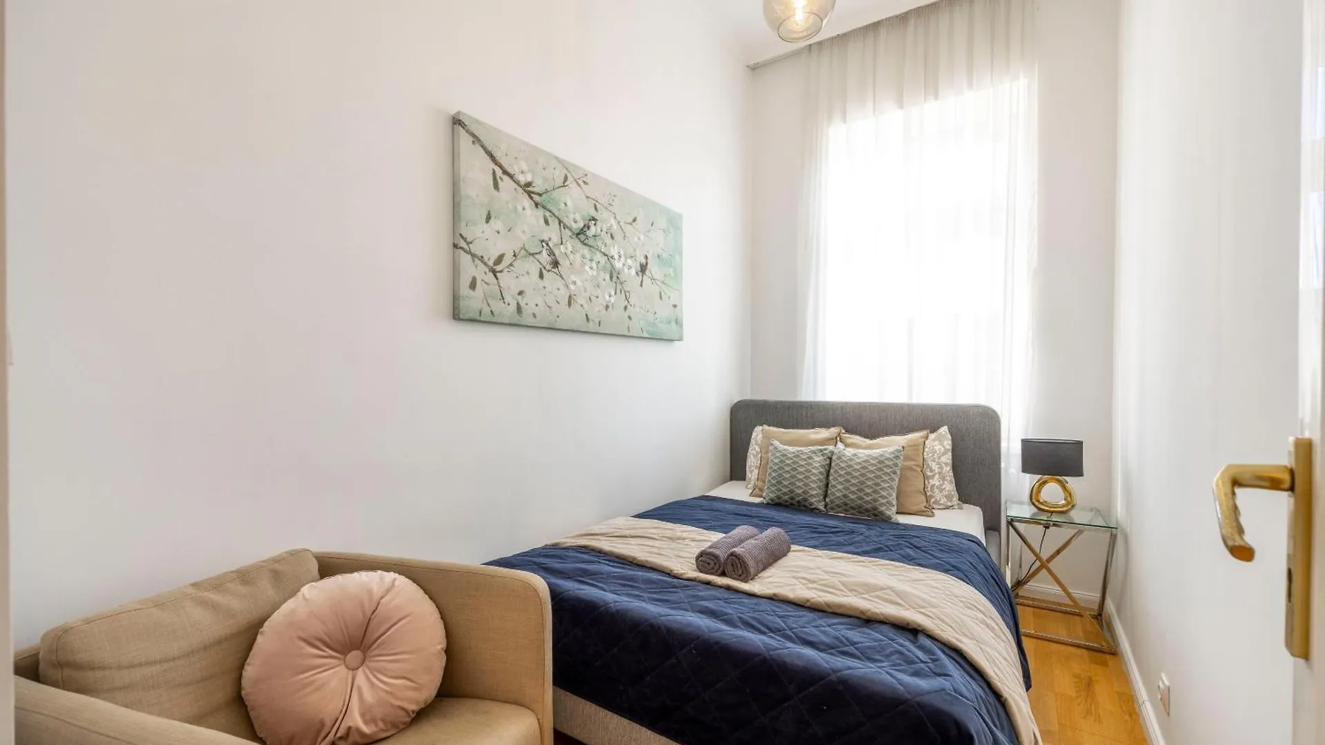 Luxury Quentin Apartment 3 Bedrm, 2 Bathrm Budapest