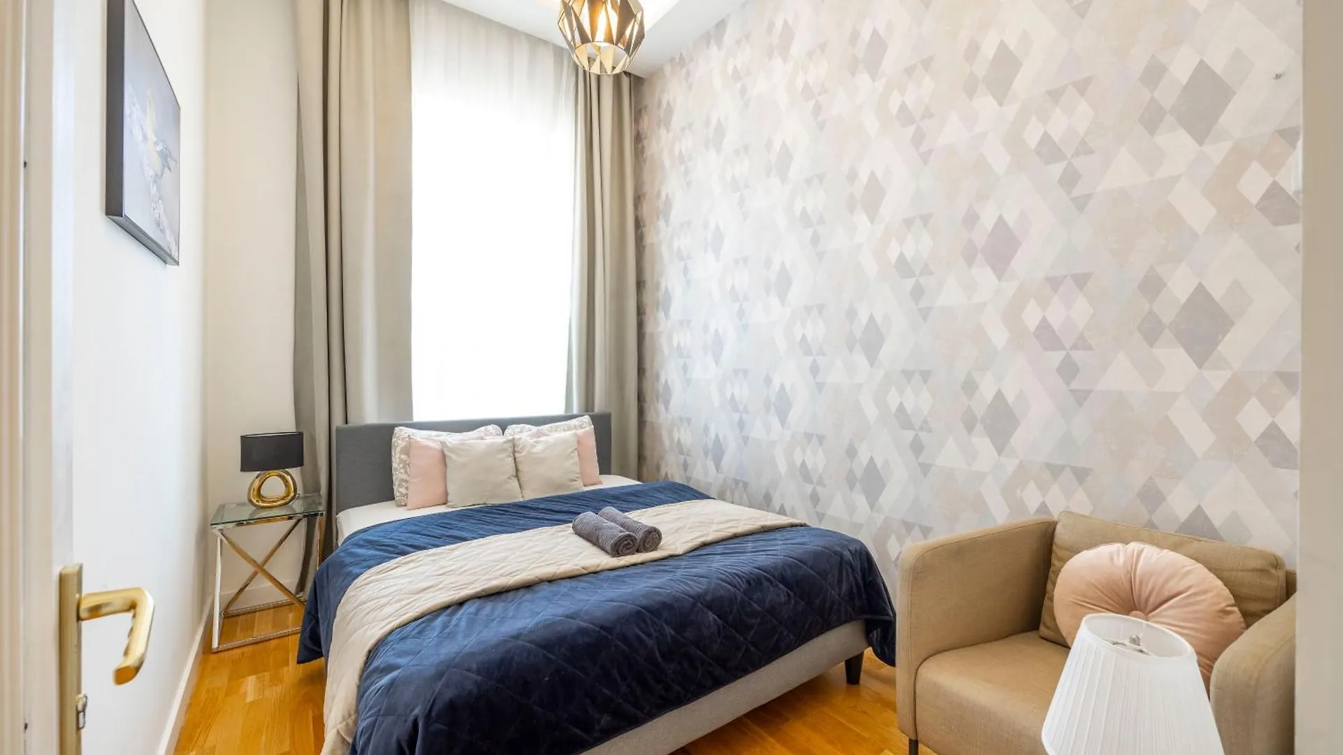 Luxury Quentin Apartment 3 Bedrm, 2 Bathrm Budapest Hungary