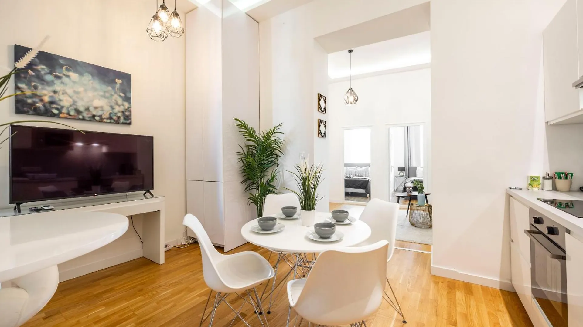 Luxury Quentin Apartment 3 Bedrm, 2 Bathrm Budapest