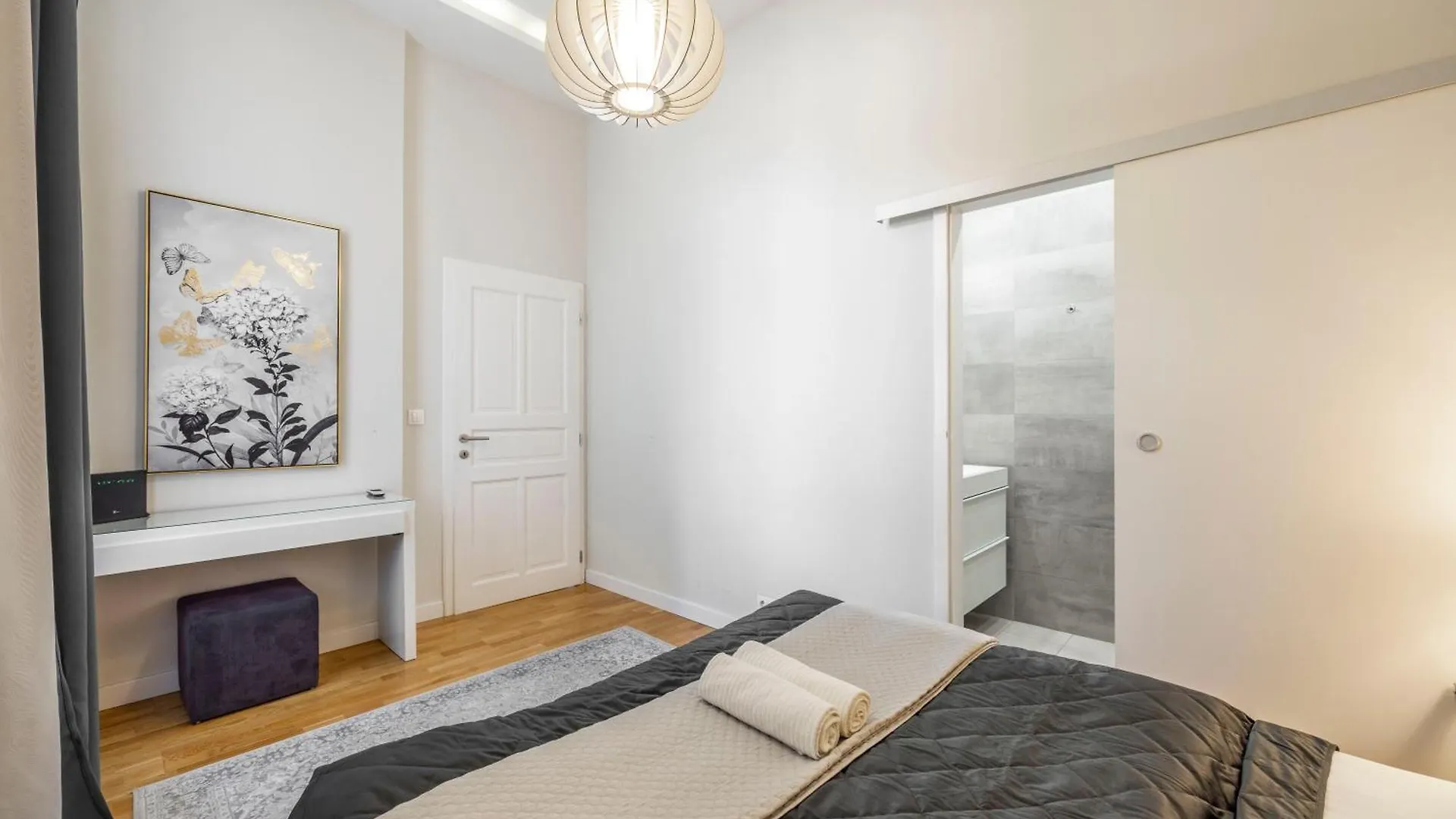 Luxury Quentin Apartment 3 Bedrm, 2 Bathrm Budapest Hungary